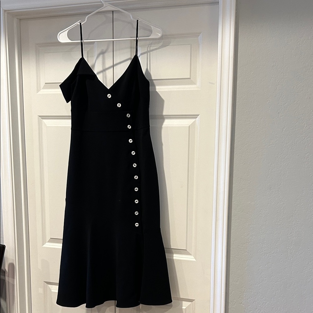 Monique Lhuillier elegant back cocktail dress